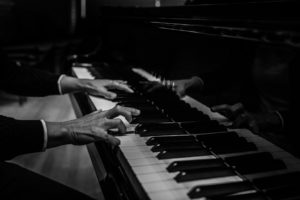 hands-piano-blackandwhite